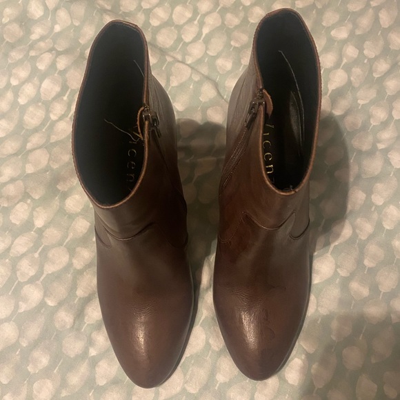 Vicenza purple ankle bootie with stacked heel - Picture 4 of 9